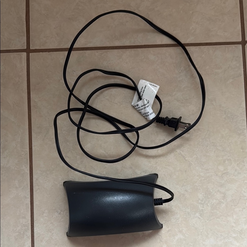 Tetra Whisper Air Pump for 10 - 30 Gallon Fish Tanks, Dome Shape Black Quiet